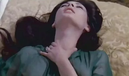 布鲁内特美眉Lily Carter和Victoria Rae分享爵士乐