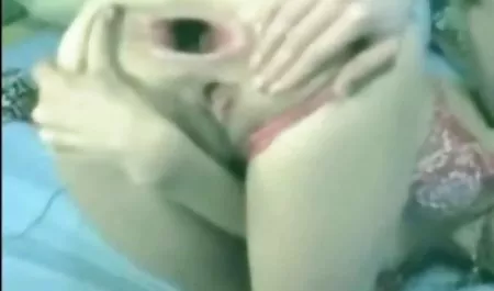 塞尔维亚宝贝获得Glamcore肛门