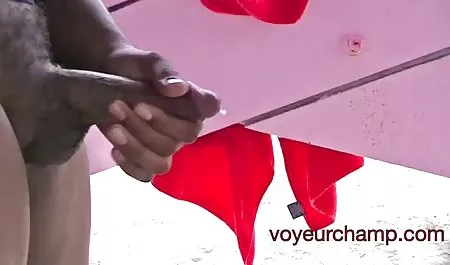 金发麦莉可能喜欢吸吮迪克和射液