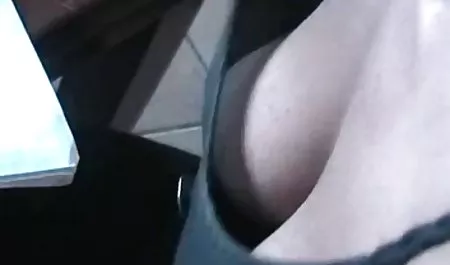 Natural Tits Latina想要Pool Boy的BBC