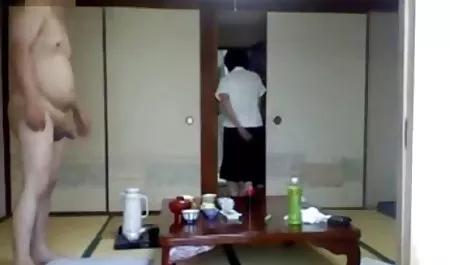 热金发碧眼的业余吮吸和他妈的在户外